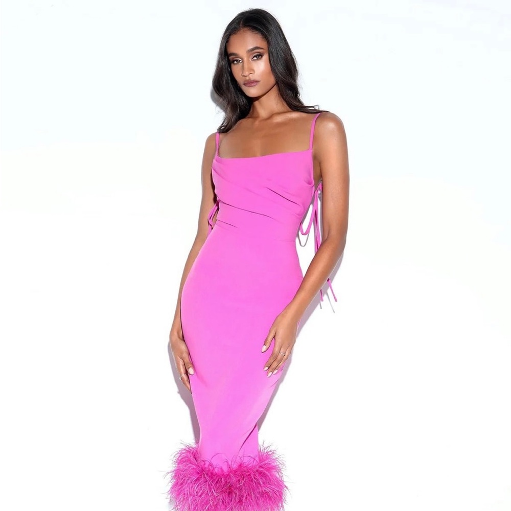 Miss circle pink maxi fitted dress with fur